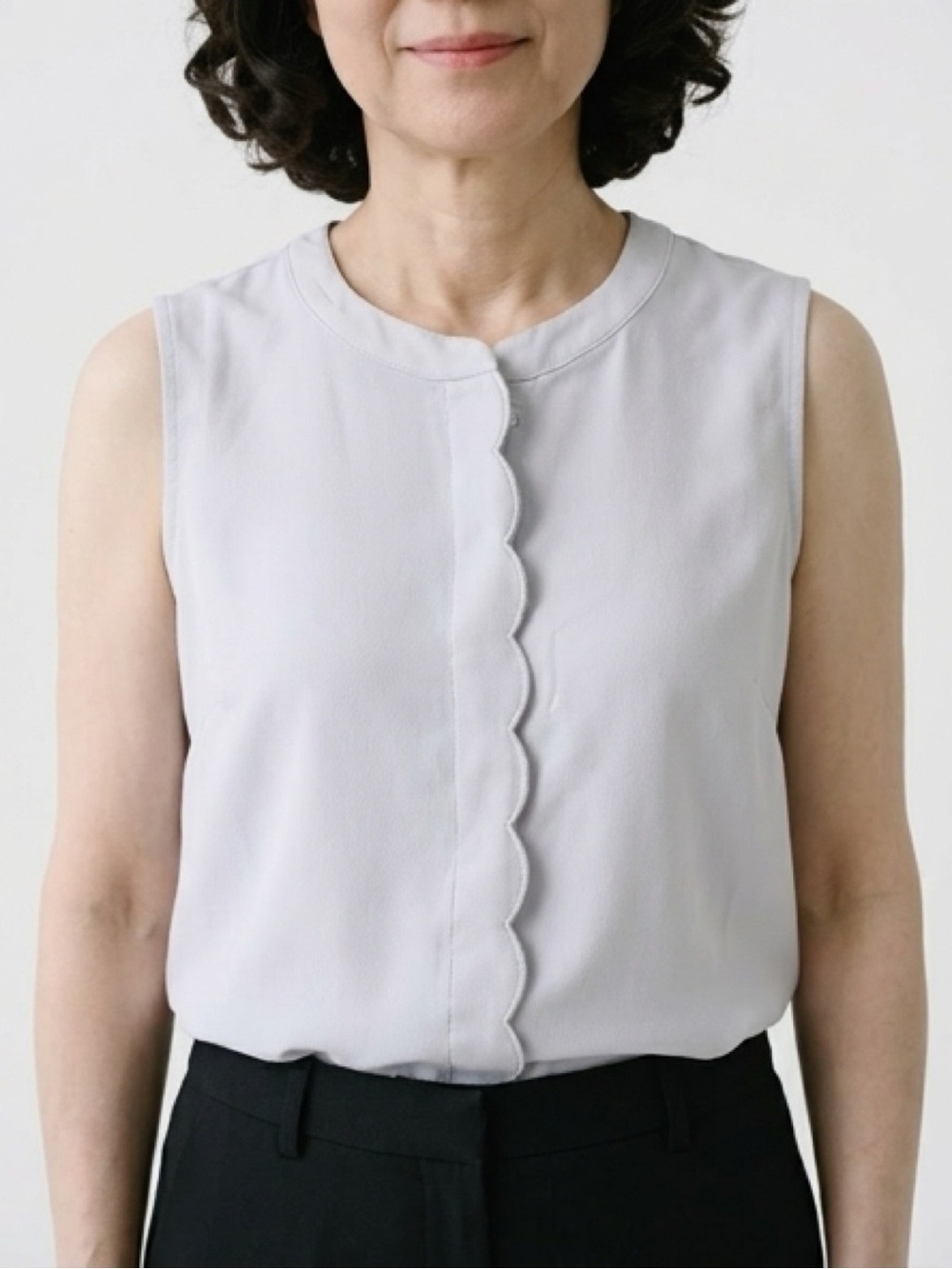 Ann Taylor Sleeveless Scallop Front Blouse - Light Gray